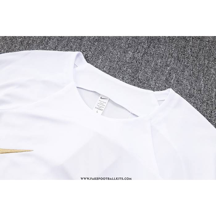 Tracksuit
 Corinthians Short Sleeve
 23/24 White
 - Shorts
